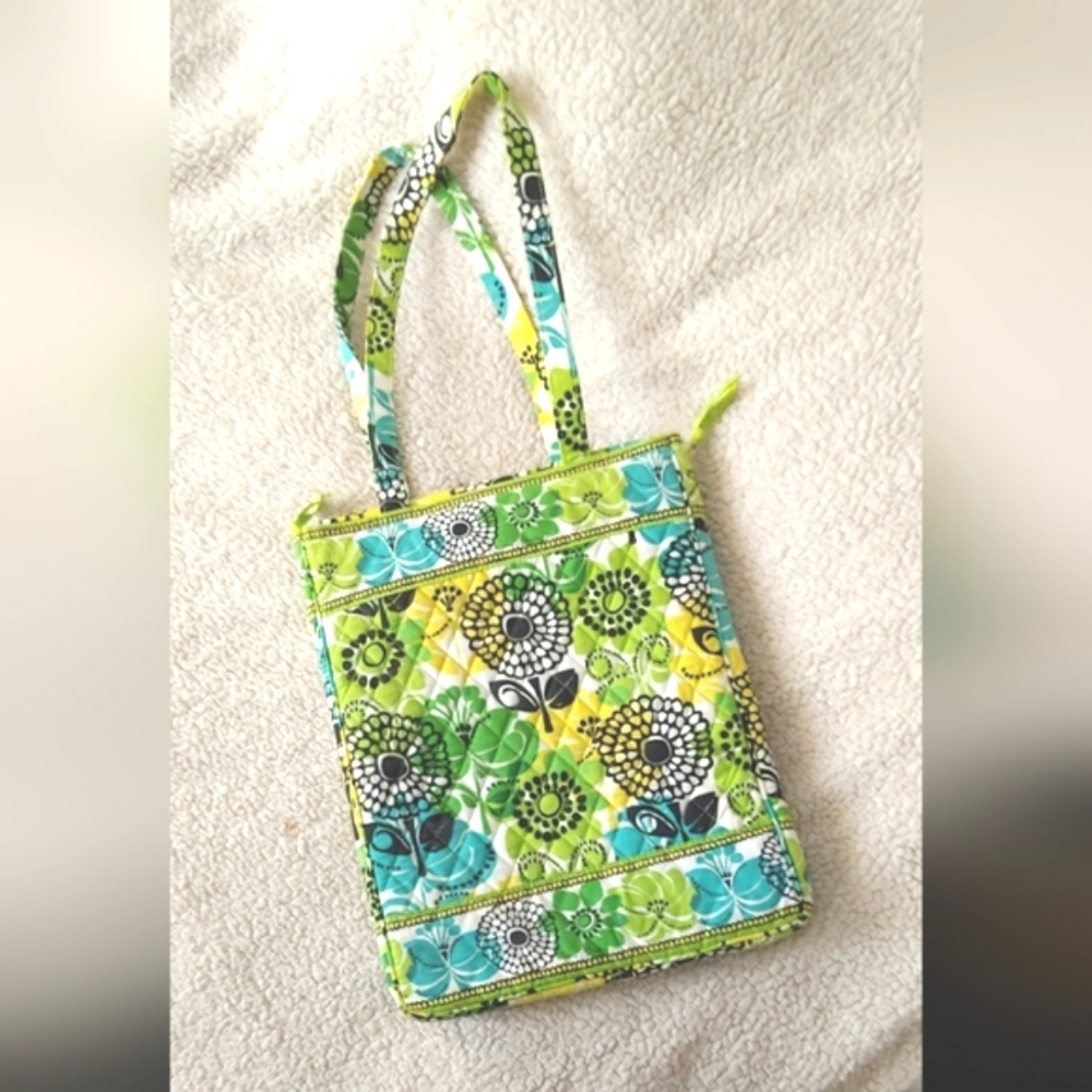 Like New Vera Bradley Computer/Tablet Bag.